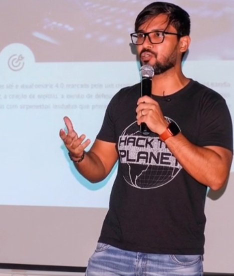 Rodrigo Almeida em palestra